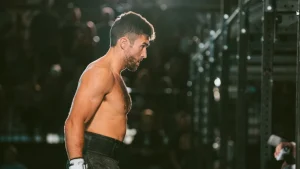 La liste des professionnels signés masculins est-elle définie pour la