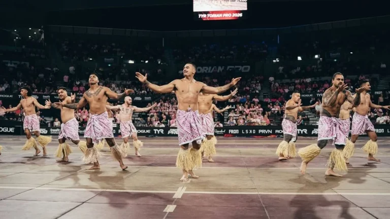 Aidez l'équipe de danse polynésienne « MR MR » de