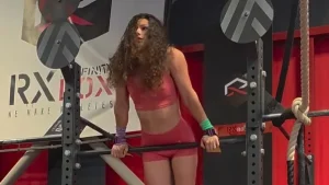 100 musculations ininterrompues en barre, c'est fou