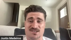 «J'ai l'air de peser 300 livres»: Justin Medeiros détaille un
