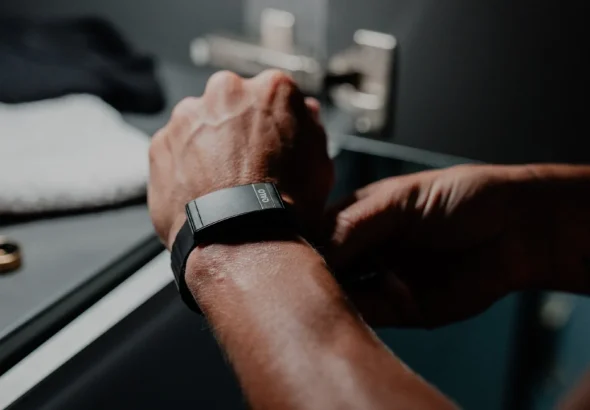 QALO affronte WHOOP avec le bracelet intelligent SL-1 sans abonnement