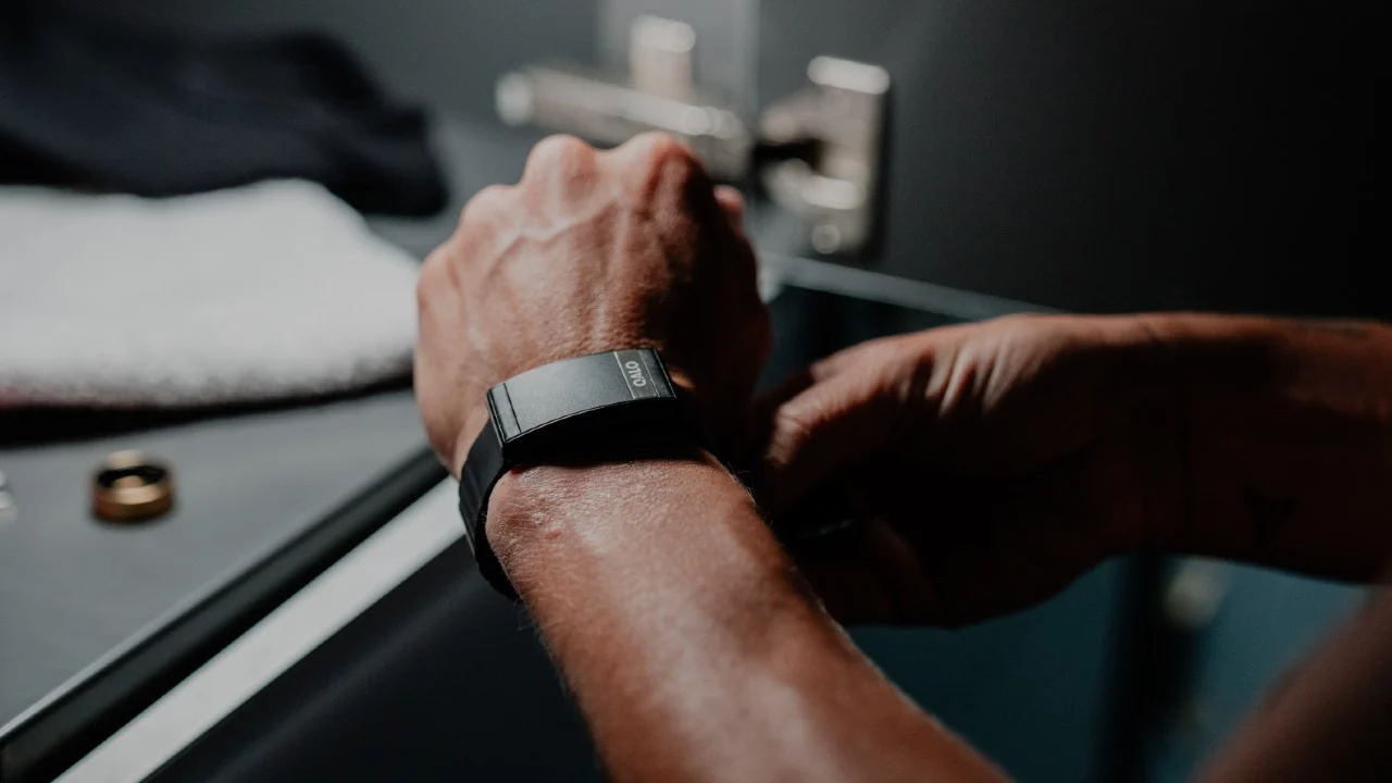 QALO affronte WHOOP avec le bracelet intelligent SL-1 sans abonnement